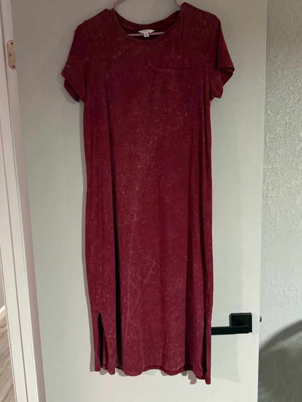 Short-Sleeve Pocket Dress in Burgundy